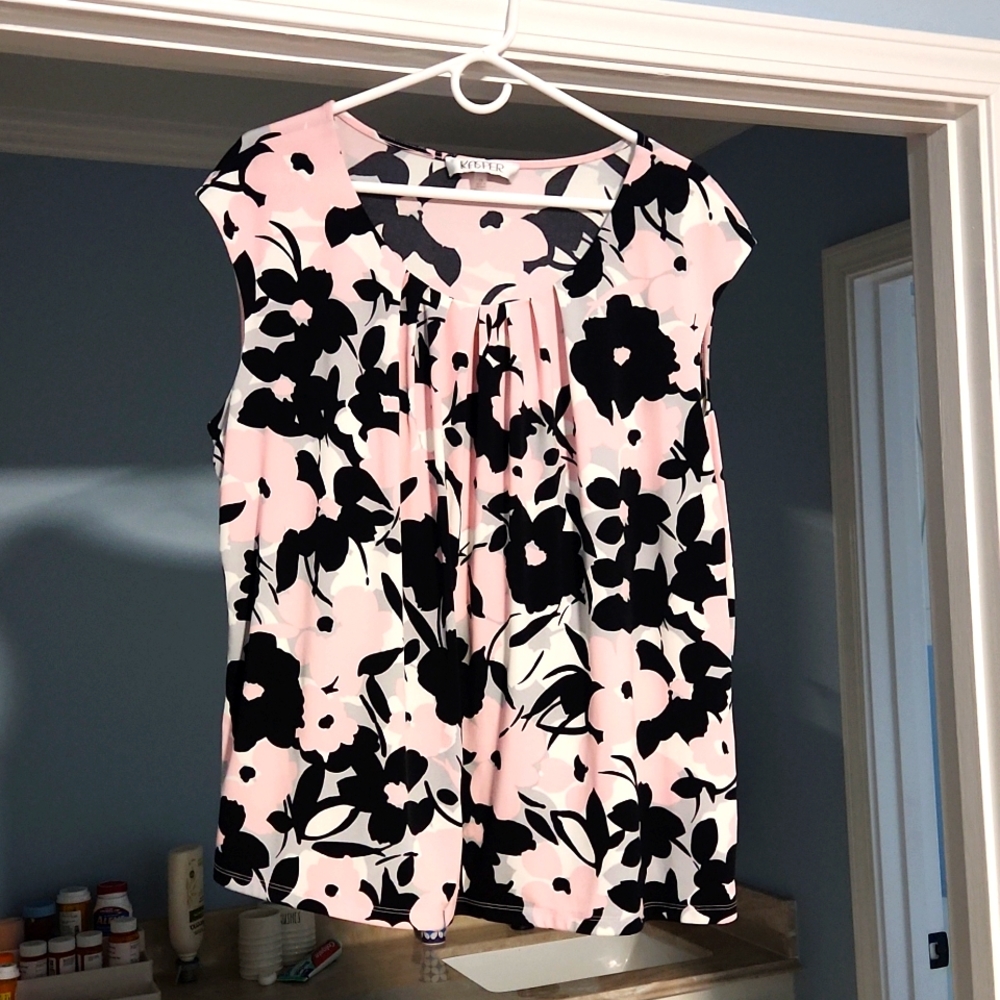 Sleeveless blouse